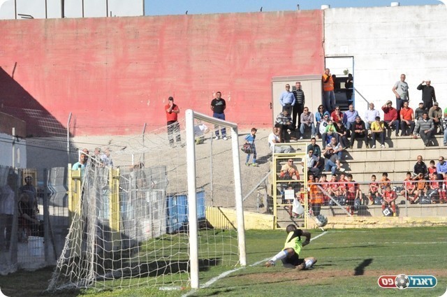 מנע שער בטוח. בן כליפא הודף (צילום: חאדר אניס)