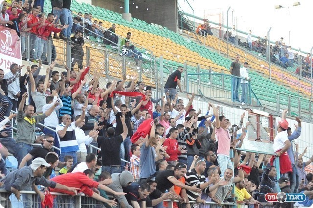 וביציעים (צילום: חאדר אניס)