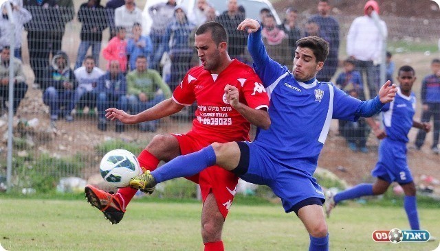 שיכון פתחה טוב. דולב סויסה עוצר את דור בן לולו (צילום: אנס אבודעבס)