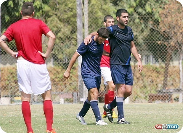 אזור נכנסה למשחק. השוויון של קרגולה שחוגג עם אשכנזי (צילום: לירן דורף)