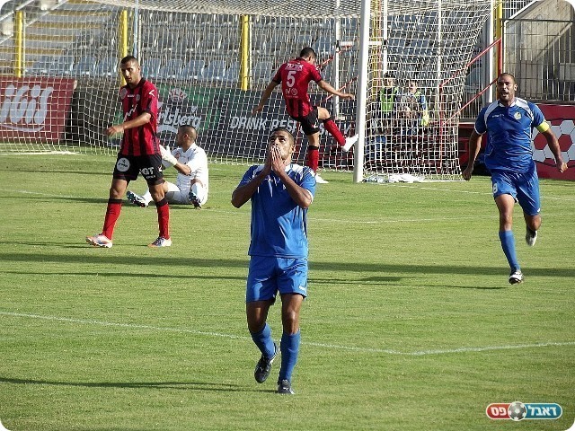 וחוגג (צילום: אייל אורן)