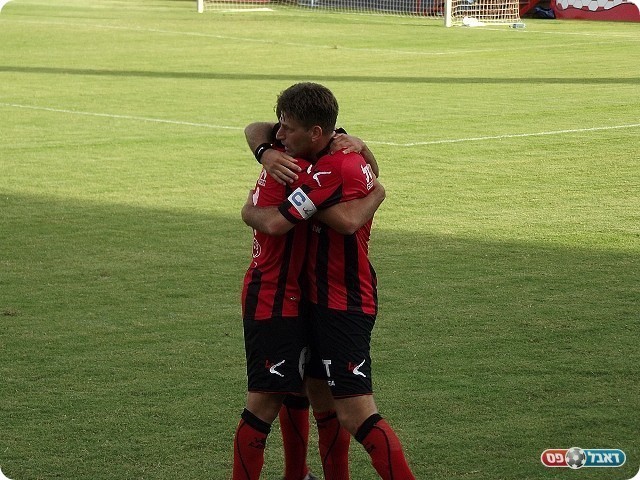 וחוגג (צילום: אייל אורן)