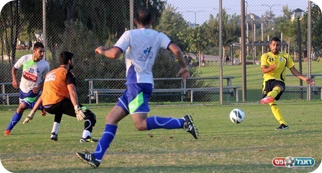 התקפת מעבר מהירה. אבי חי משווה (צילום: לירן דורף)