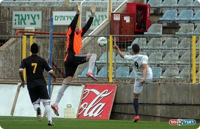 כהן עוצר את בוארון.