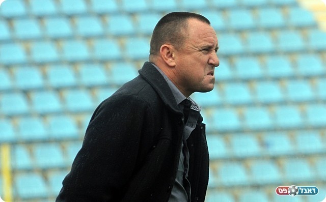 הפנים אומרות הכל, בניה נפרד מחלום העלייה.