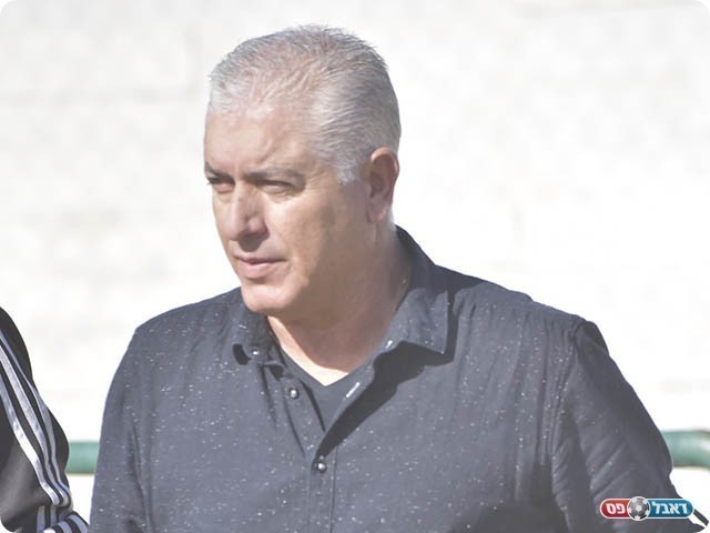 יכול לחייך מעט. עייש (חסדאי כהן)