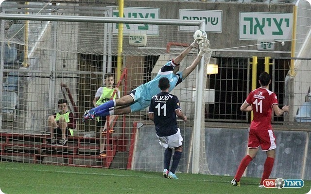 בן כליפא לוקח גול בטוח מנקדאי