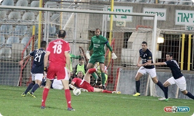 לוי עוצר גם את אלעלי