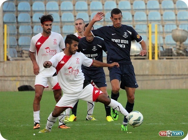 ניצחון מתוק להרצליה. בוארון וכהן (צילום: לירן דורף)