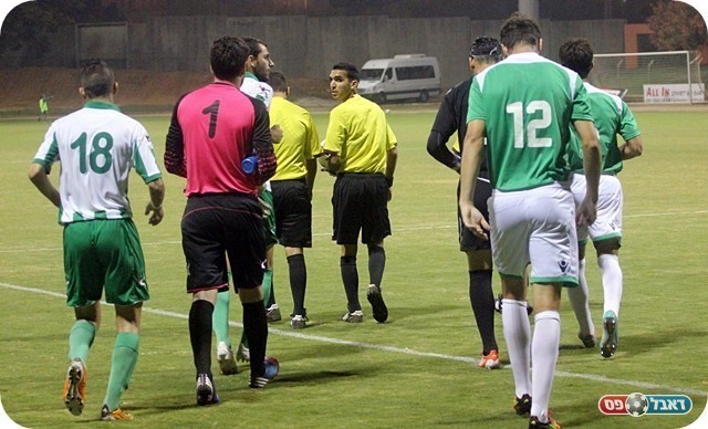 פתח בכ"ז את המשחק. שחר רחמיאן מנסה להבדיל (צילום: לירן דורף)