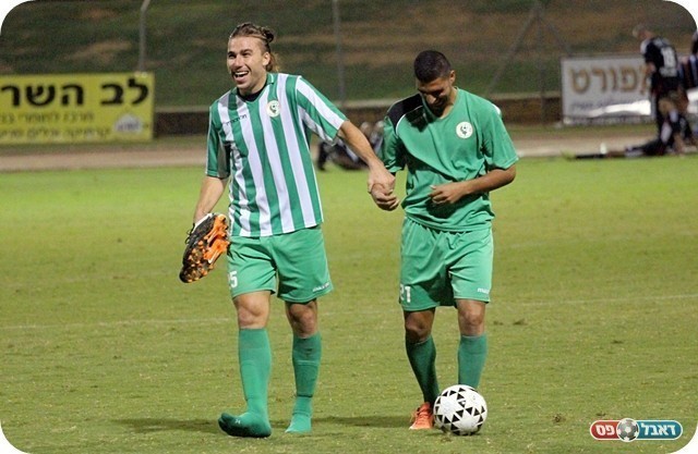 שלוער בקלילות. קרטיבה לוקח את הכדור הביתה (צילום: לירן דורף)