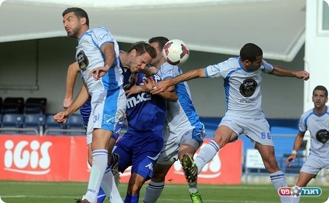 בן נחום (בכחול), "לא חשבתי שאשחק בליגות הנמוכות". (לירן דורף)