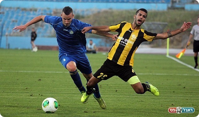 מתעופפים, צרפתי ודהן נלחמים (לירן דורף)