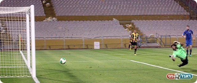 הגול, מכלוף נכנע (לירן דורף)