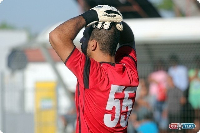 צחי שרון מבין שהעונה נגמרה (לירן דורף)