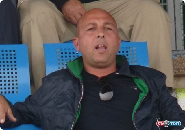 באים בהרכב מלא. יו"ר חולון, יעקב כהן (צילום: אלי שמואלי)