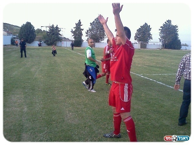 נשאר. חורשיד