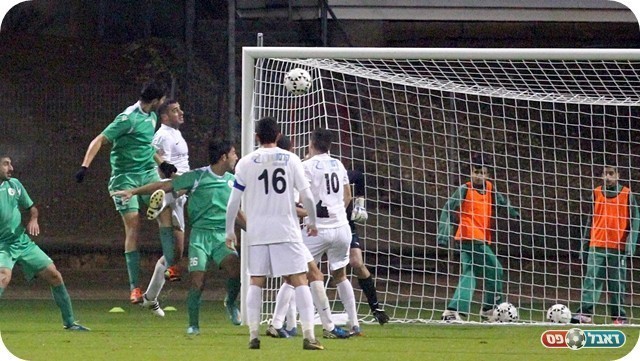 המהפך הושלם. אסקלינג נוגח (צילום: לירן דורף)