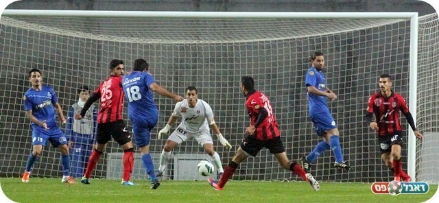 קטמון הפסידה את המשחק. גומז בועט (צילום: לירן דורף)