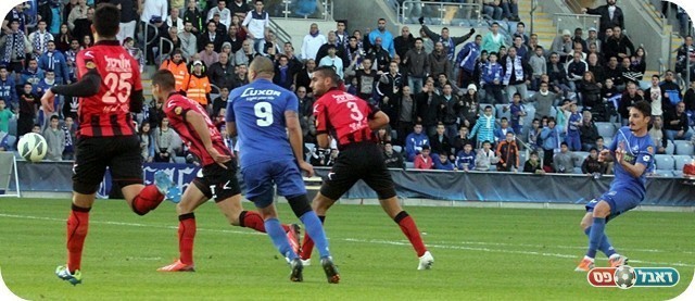 רביבו בועט (צילום: לירן דורף)