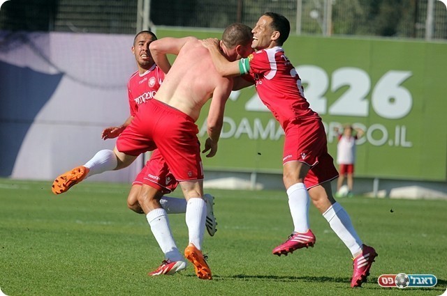 וחוגג עם בוקסה (לירן דורף)