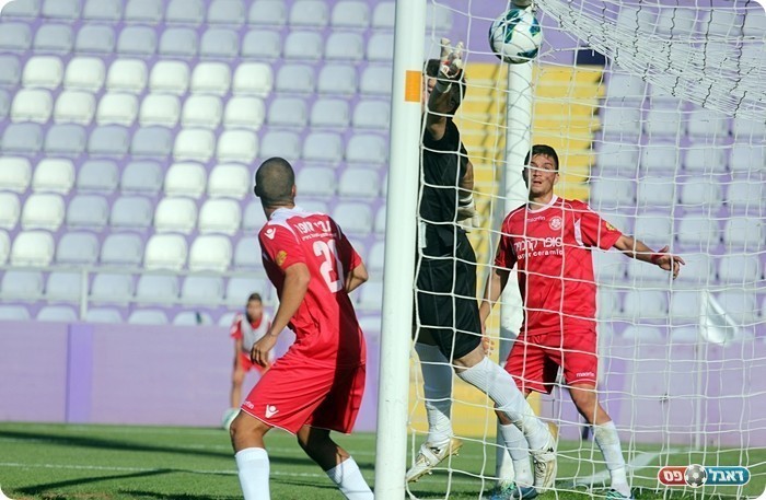 הכדור ברשת (לירן דורף)