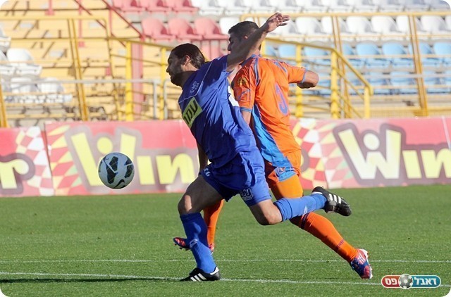 אסולין מתחיל בצלילה מול שלג (לירן דורף)