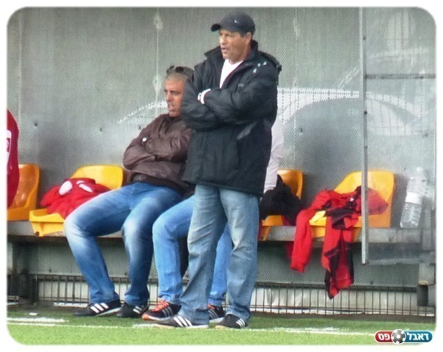 נטול אגו. קרמו על הספסל של בת ים