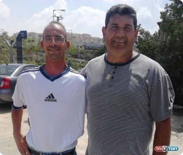 הרבה שנים אצלם. כהן (מימין) ובן חיים