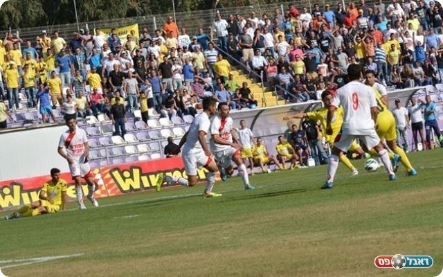 היתל בהגנה. אדלשטיין בועט (ולדי מויסייב)