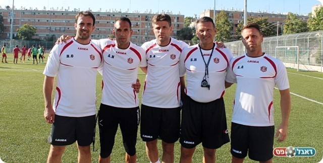 הצוות המקצועי של קטמון בתמונה משותפת (אופק טוביה, אתר הפועל קטמון ירושלים)