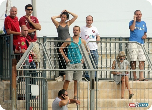 לא התרשמו. אוהדי קטמון (צילום: לירן שורף)