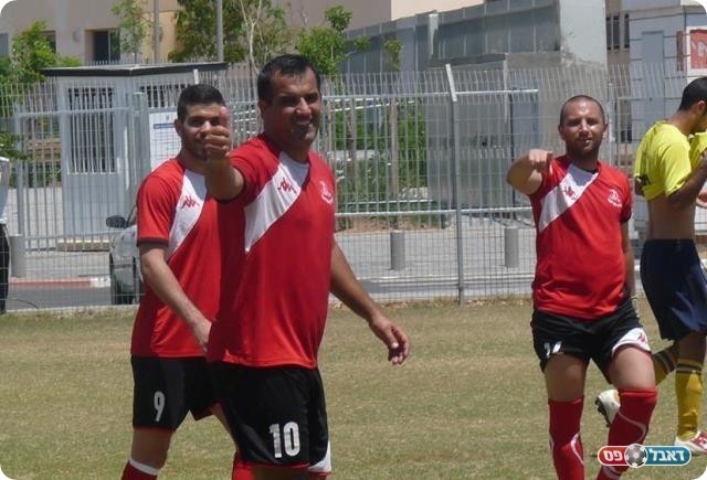 בשביל הרקורד. דואק לאחר השער שלו אלי שמואלי)