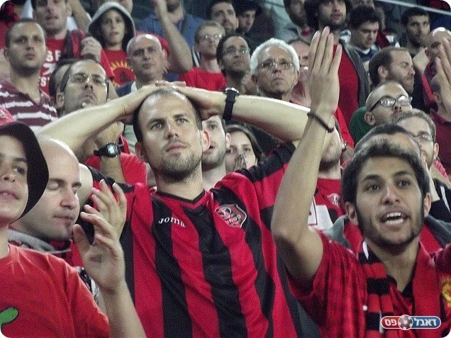 לא אמרו נואש. אוהדי קטמון (צילום: אייל אורן)