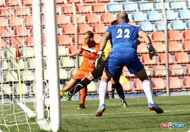 החמצת המחזור. דננבאום מגביה (צילום: קובי רוזן)