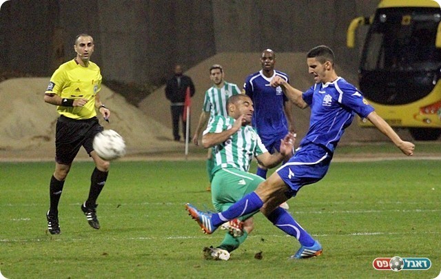 אביטן עוצר את דוד (צילום: לירן דורף)