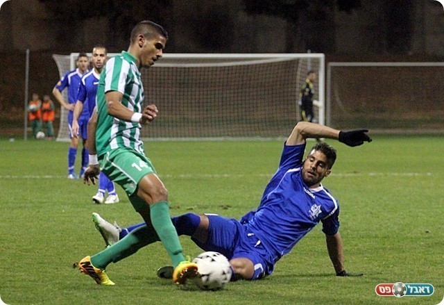 אבוניל מתקל את יעקב (צילום: לירן דורף)