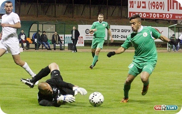 כפ"ס לוחצת. לוי עוצר את בן-שושן (צילום: לירן דורף)