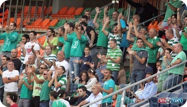 באו לראות ניצחון. אוהדי כפ"ס (צילום: לירן דורף)