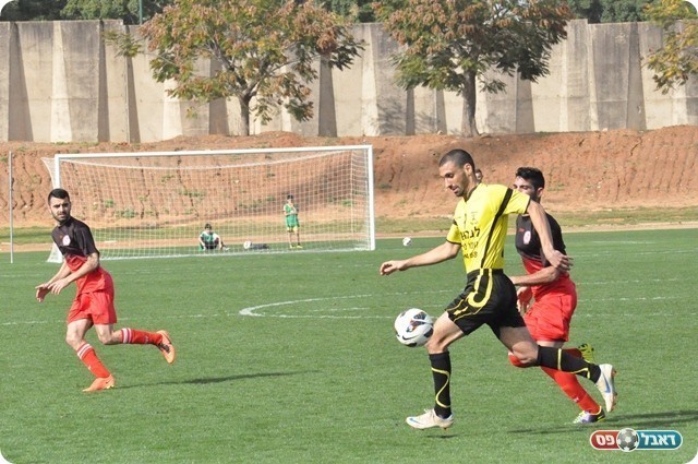 הזדמנות לגמור את המשחק. כהן (צילום: חאדר אניס)