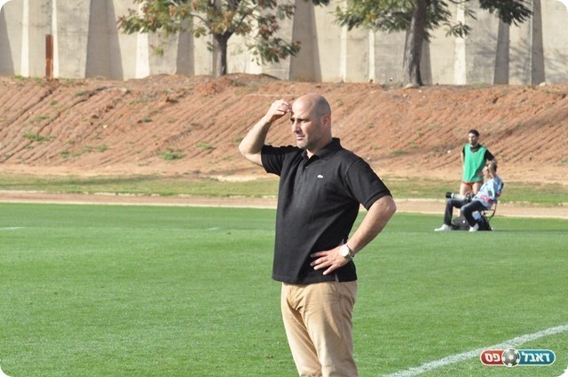 ביקורת קשה באסיפה. בנודיס (צילום: מוחמד חאדר אניס)