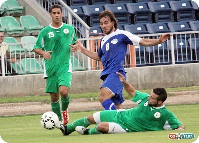 ערך מוסף. עבד אלחי מתקל את פרץ (צילום: לירן דורף)