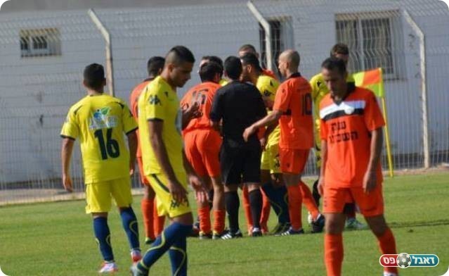 רגע המפנה של המשחק. מנסים לשנות את רוע הגזירה (צילום: ולדי מוסייב) 