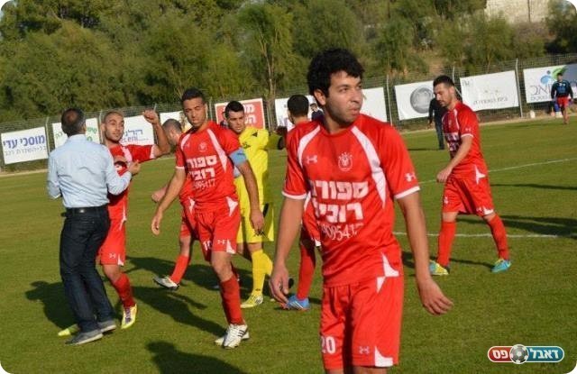 ניסה להתעמת עם שחקני קריית גת. מרעב נבלם (צילום: ולדי מויסייב)