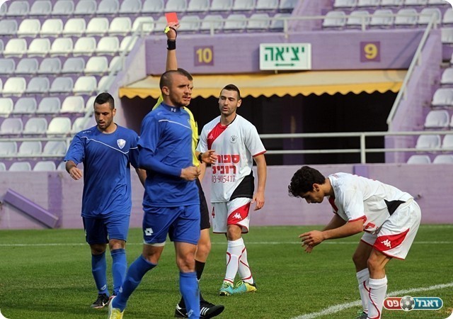 ורואה את האדום