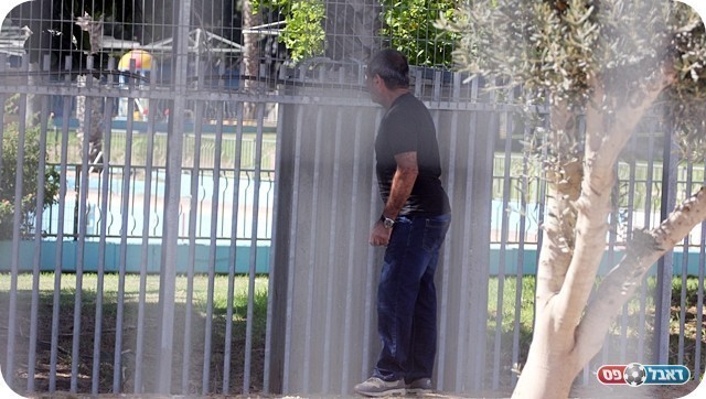 ליגה ג' במיטבה. גיני מחפש את הכדור האבוד (צילום: לירן דורף)