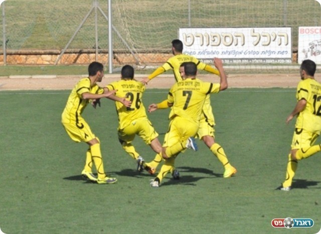 מהפך. חוגגים את השער של ביטון (חאדר אניס)