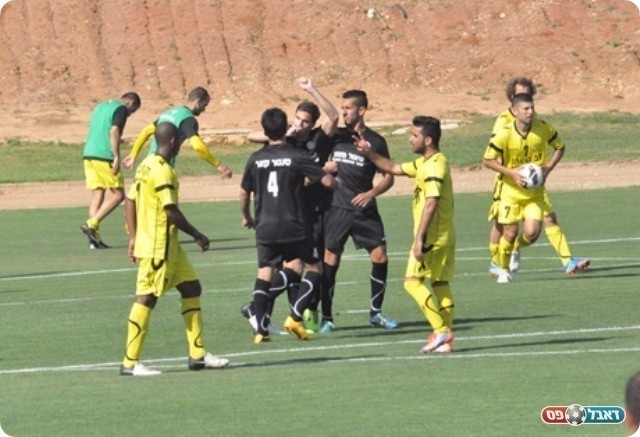 אזור חוגגת את היתרון (חאדר אניס)