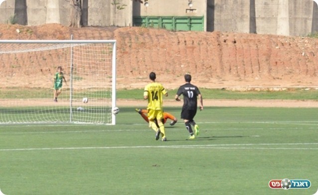 היה נבדל? הכדור בקורה (חאדר אניס)