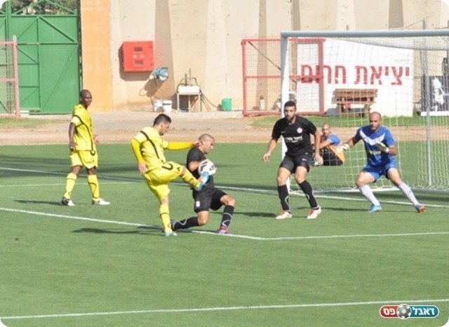 הזדמנות רדפה הזדמנות. רביבו בועט על זכריה (חאדר אניס)